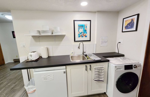 Campbell River House | Ocean's Edge Suite