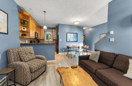 Sooke House | Ocean View 2 Bedroom Pet Friendly Townhome, Sooke, BC