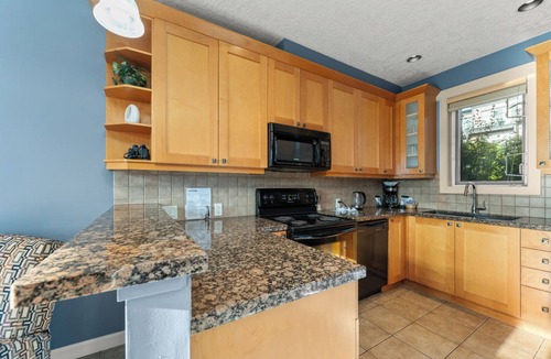 Sooke House | Ocean View 2 Bedroom Pet Friendly Townhome, Sooke, BC