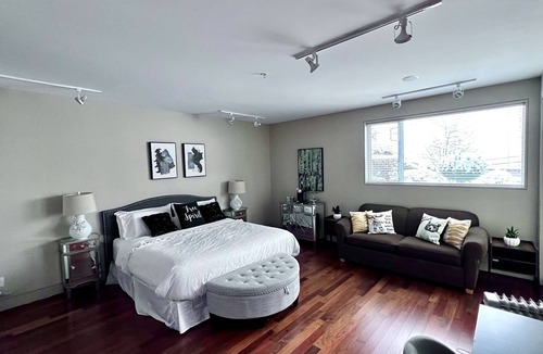 West Vancouver Apartment | Ocean View King Studio Room