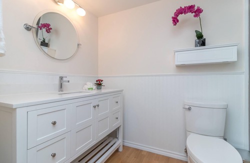 James Bay Apartment | Ocean Views wrapped around balconies in Downtown Victoria