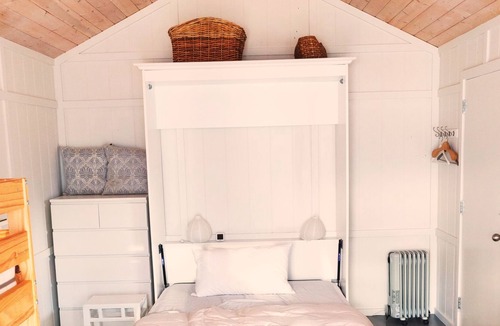 Halfmoon Bay Cabin | Ocean Waterfront in Halfmoon Bay, BC - long-term rental - minimum 1 month