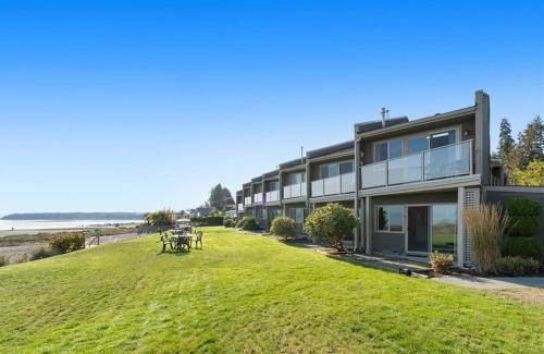 Regional District of Nanaimo Resort | Oceanfront Studio with Loft - amazing views!