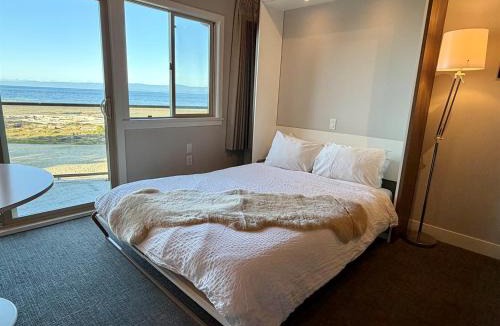 Regional District of Nanaimo Resort | Oceanfront Studio with Loft - amazing views!