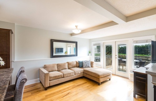Fairfield House | Oceanside Getaway close to downtown *PET FRIENDLY*