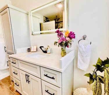 Regional District of Nanaimo Bed & Breakfast | Oceanside Manor - Ocean View