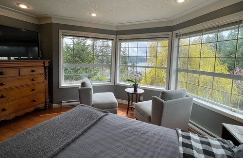 Regional District of Nanaimo House | Oceanview 4 bedroom large home - close to beach and Ferry!