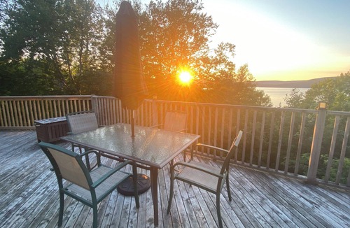 Englishtown Cottage | Oceanview Cottage on Cabot Trail - Main Level