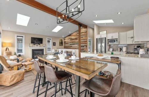 Port Renfrew Cabin | Oceanview - Pet Friendly - Gas Fireplace - Wild Beauty