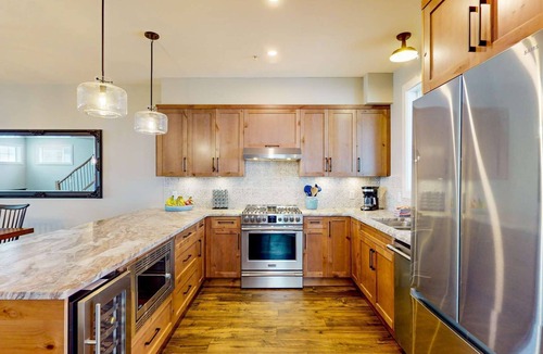 Snow Pine Estates House | Okanagan - Bear Cave - Grizzly Ridge 260A