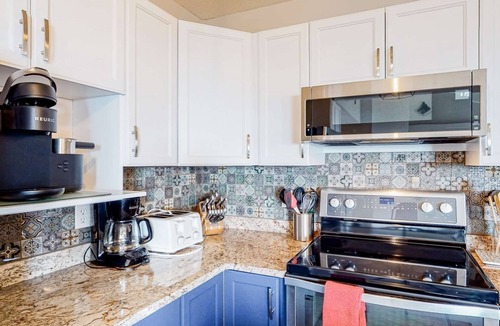 Big White Ski Resort Condo | Okanagan - Hilltop Hideaway Condo - Legacy 401A