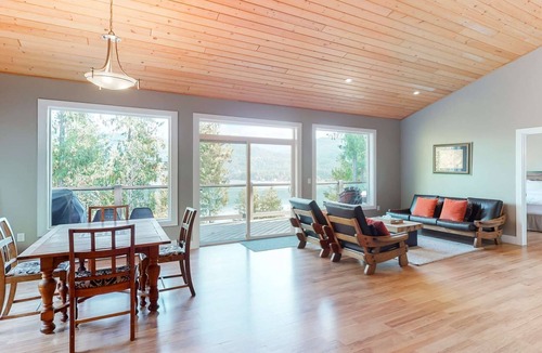 Christina Lake House | Okanagan - IKES Retreat
