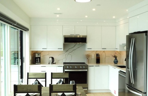 Central Okanagan Apartment | Okanagan Lake Luxury Suite with Kitchen Accommodations across the Lake
