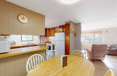 Christina Lake House | Okanagan - Lazy Dayz Cottage