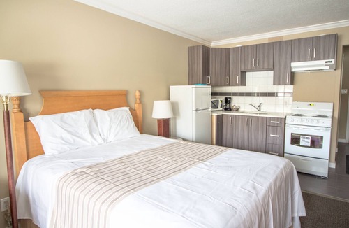 Vernon Hotel | Okanagan Royal Park Inn by Elevate Rooms