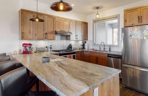 Snow Pine Estates House | Okanagan - SS Monashee