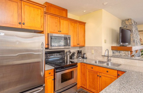 Big White Ski Resort Condo | Okanagan - Stonegate Resort A206