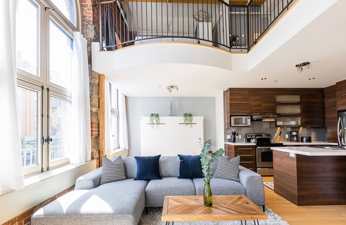 Vieux-Quebec-Cap-Blanc-colline Parlementaire Condo | Old Quebec typical loft for 6 people