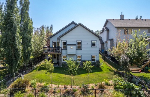 Okotoks House | On Golf Course + Walkout + Private Entry + AC