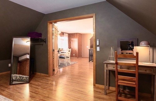 Westbank House | On the Wine Trail in West Kelowna- Country Glam Carriage House