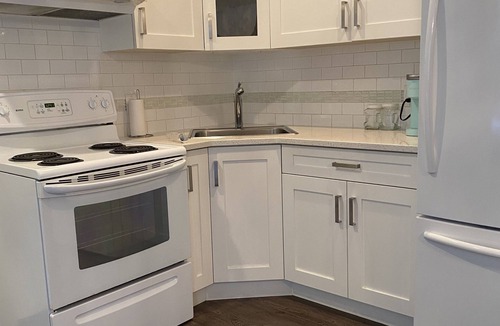Langley House | One Bedroom/bathroom side suite on main level in south Langley.