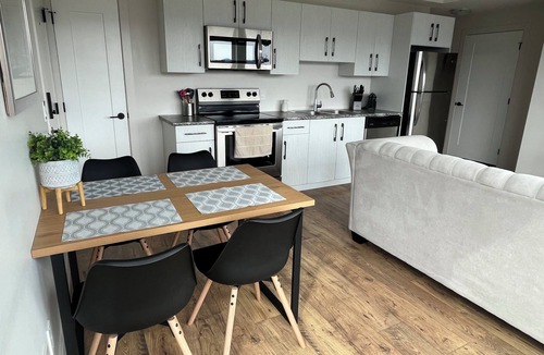 Highpointe House | one-bedroom modern suite with a great view