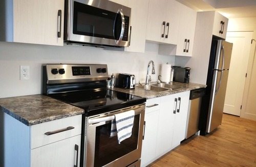 Highpointe House | one-bedroom modern suite with a great view