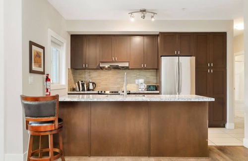 Harrison Hot Springs Apartment | Opulent Oasis: Exquisite 2-Bedroom Retreat