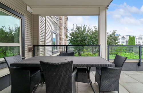 Harrison Hot Springs Apartment | Opulent Oasis: Exquisite 2-Bedroom Retreat