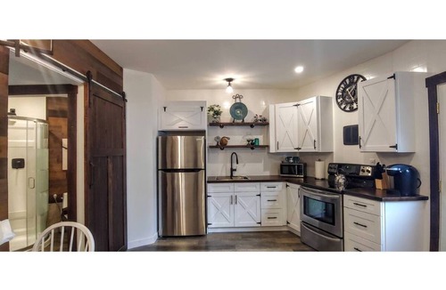 Upper Ten Oaks House | Our Suite PLACE-Fully Equipped & Super Clean