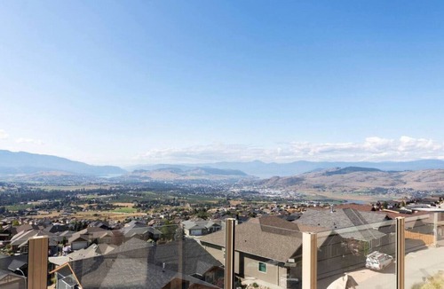 Foothills Apartment | OWAV- Whole Home · Stunning 5 bed house on Silver Star mountain
