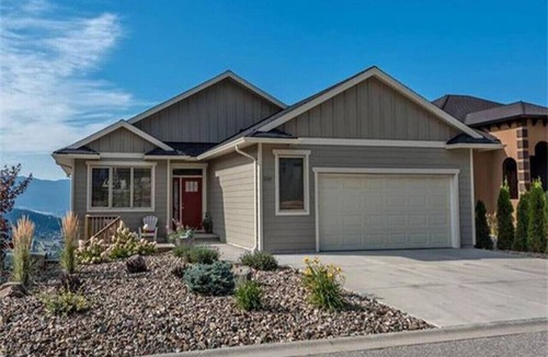 Foothills Apartment | OWAV- Whole Home · Stunning 5 bed house on Silver Star mountain