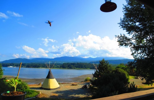 North Oyster House | Oyster Bay Beach House is located on BC POINTE at the end Ladysmith Harbour