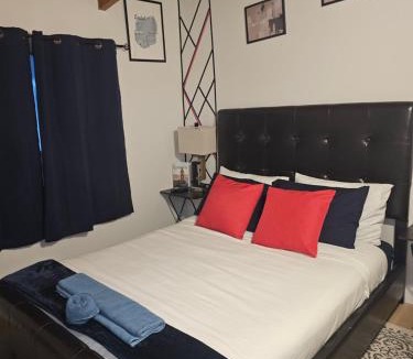 Jasper Place House | P&N Suites - DELUXE QUEEN ROOM- LONDON-Renovated