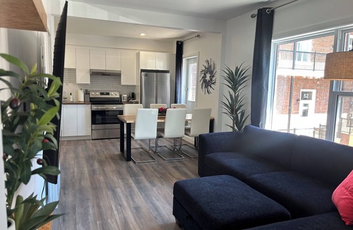 Desjardins Apartment | Passion, 2 Queen-size bed, Air-conditioned, Balcony, Free parking