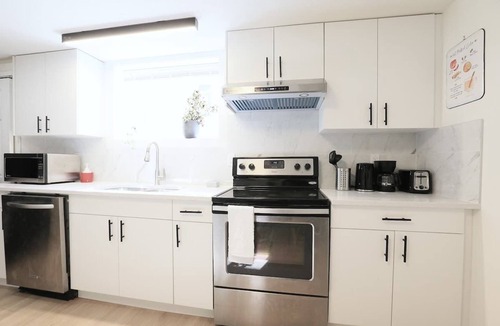 Brentwood House | Patio | 4 min U of C & Trendy University District