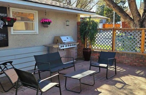 Brentwood House | Patio | 4 min U of C & Trendy University District
