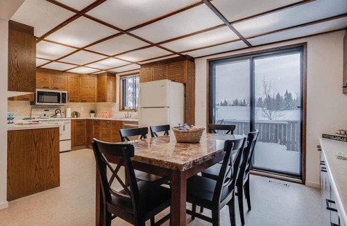 Southwest Edmonton House | PATSY - Sleeps 23 | 8 BR 8 BA | 2 SidexSide Homes