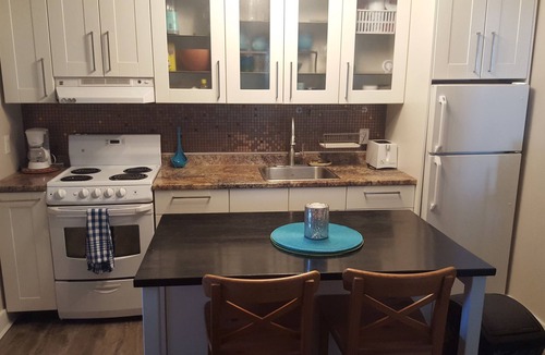 Roberts Creek Cottage | Peace and Tranquility await you!