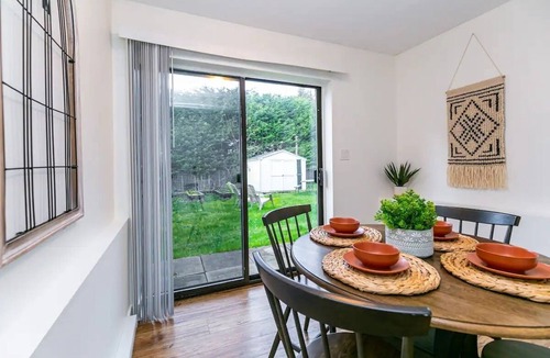 Saanich East Apartment | PEACEFUL 2BR OASIS WITH A LARGE PRIVATE YARD