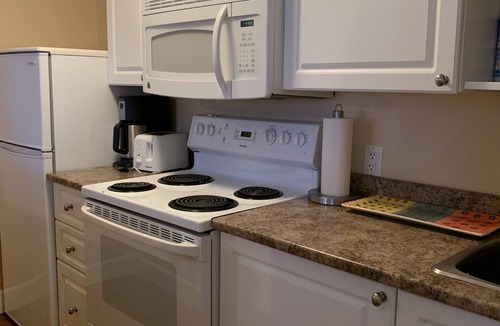 Regional District of Nanaimo Cottage | Peaceful and centrally located place - on Westwood Lake.