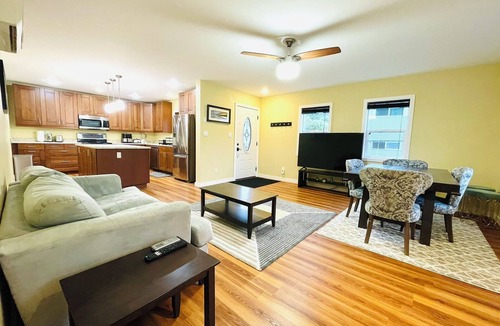 Regional District of Nanaimo House | Peaceful Cottage Home in North Nanaimo