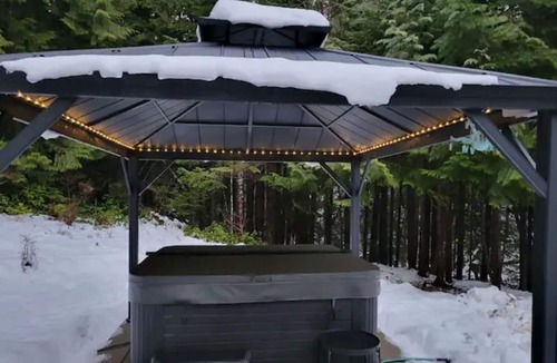 Courtenay Cabin | Peaceful cottage with Hot tub