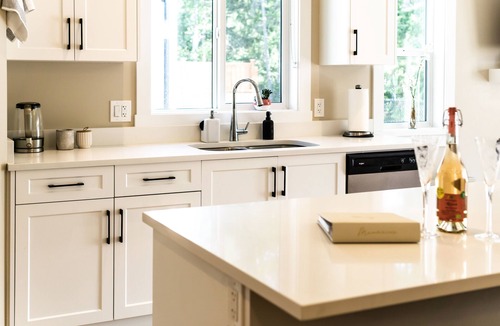 Langford House | Peaceful New Build Home, Close to Golf, Beach, Galloping Goose, Downtown