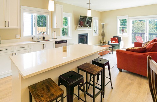 Langford House | Peaceful New Build Home, Close to Golf, Beach, Galloping Goose, Downtown