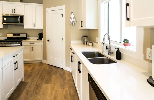 Langford House | Peaceful New Build Home, Close to Golf, Beach, Galloping Goose, Downtown