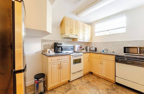 North Vancouver Apartment | Peaceful North Vancouver suite with easy access to the city and nature.