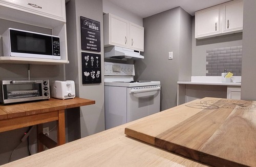 Shawinigan House | Peaceful Oasis Private Basement Suite With Queen Bed & Full Kitchen