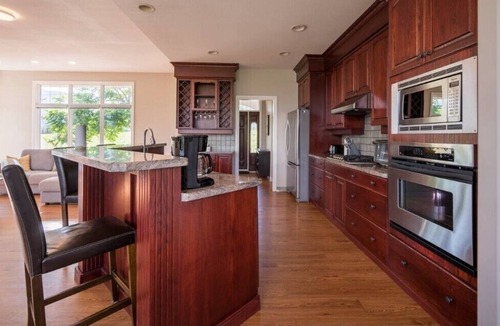 Central Okanagan House | Peach land First Estate Winery