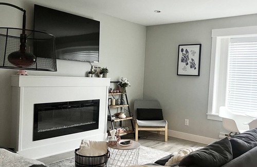 Douglas Apartment | Pebbly Peak: Charming Retreat, Steps from White Rock! Pet Friendly!